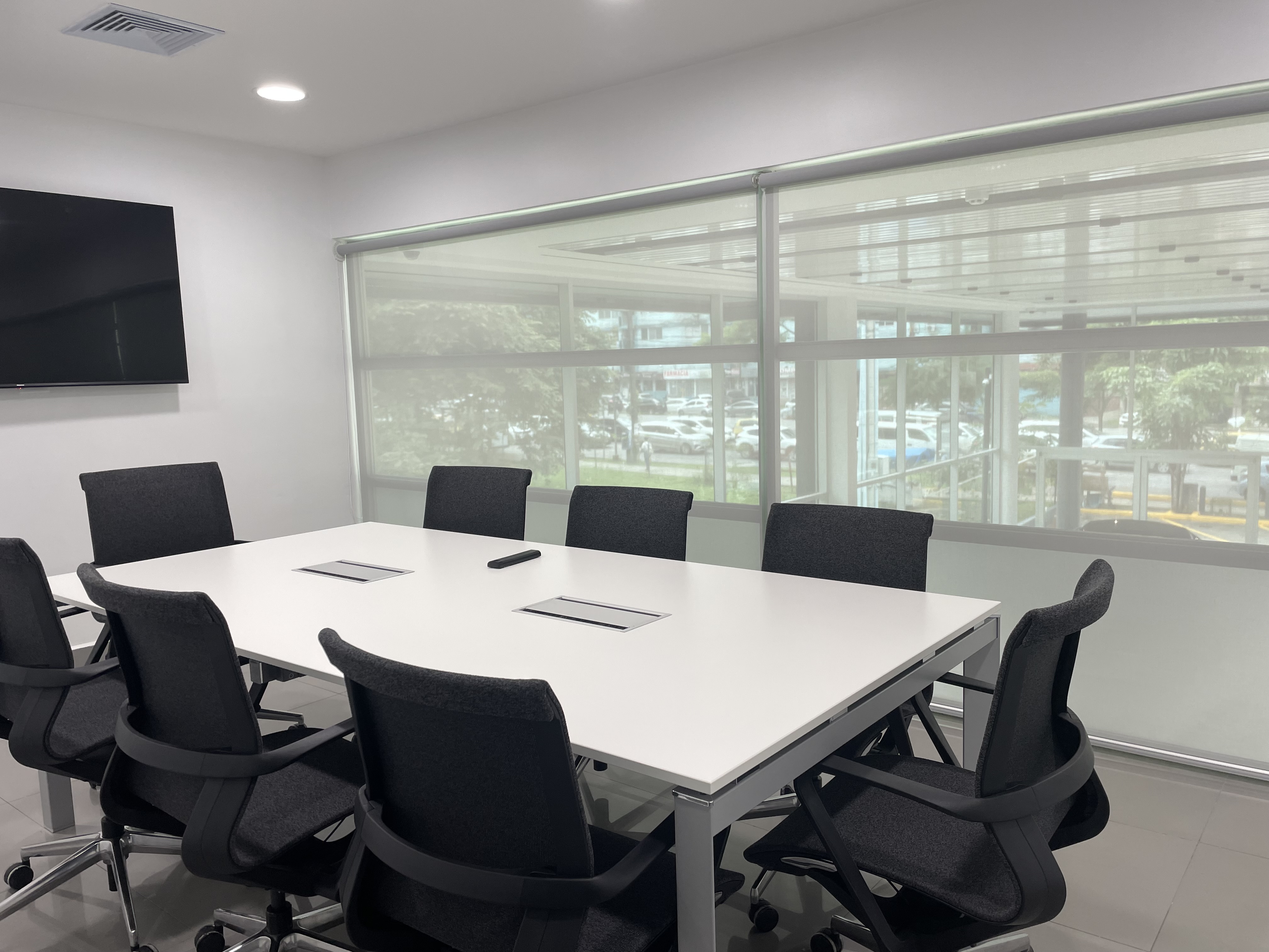 Cortinas para oficina profesionales - control de luz y privacidad corporativa